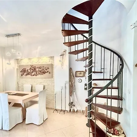 Toula Fourka 3 Bedrooms 8 Guests *