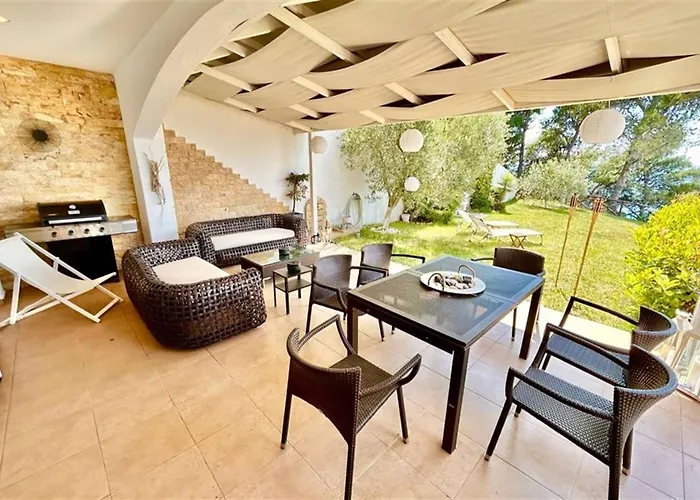 Toula Fourka 3 Bedrooms 8 Guests *
